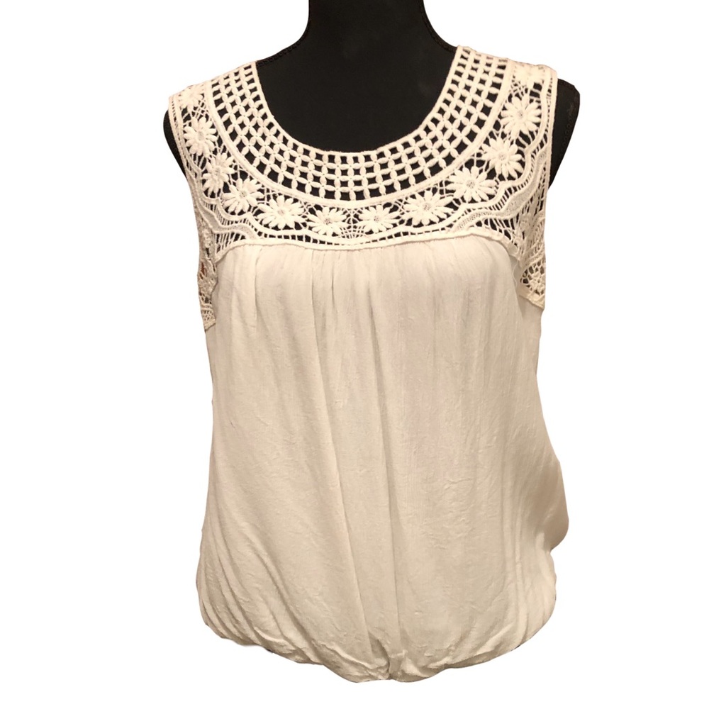 💪🏻Max Studio Sleeveless Blouse with Lace Sz L